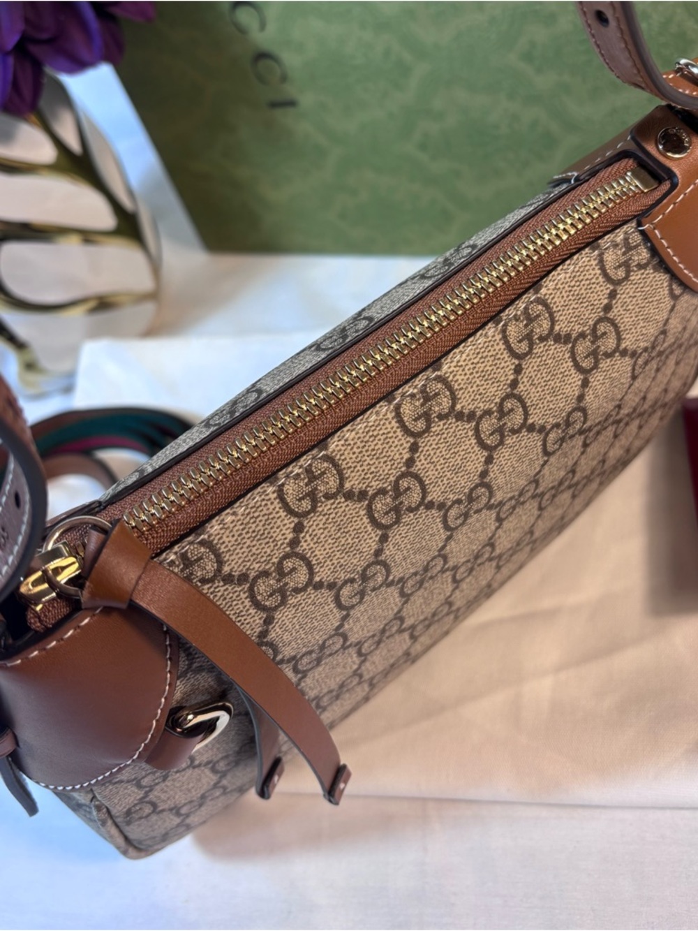 Stunning New Gucci Emblem 2 Way - Picture 5 of 15